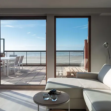 Superb Penthouse Seaview Near Bruggy