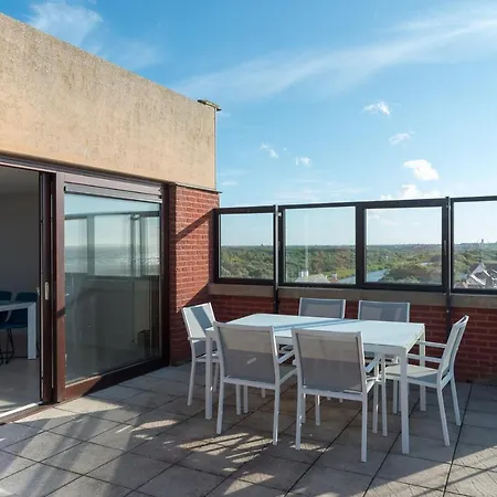 Superb Penthouse Seaview Near